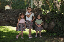 Cargar imagen en el visor de la galería, Vestido tejido Lirio rosa - 2 y 4 años
